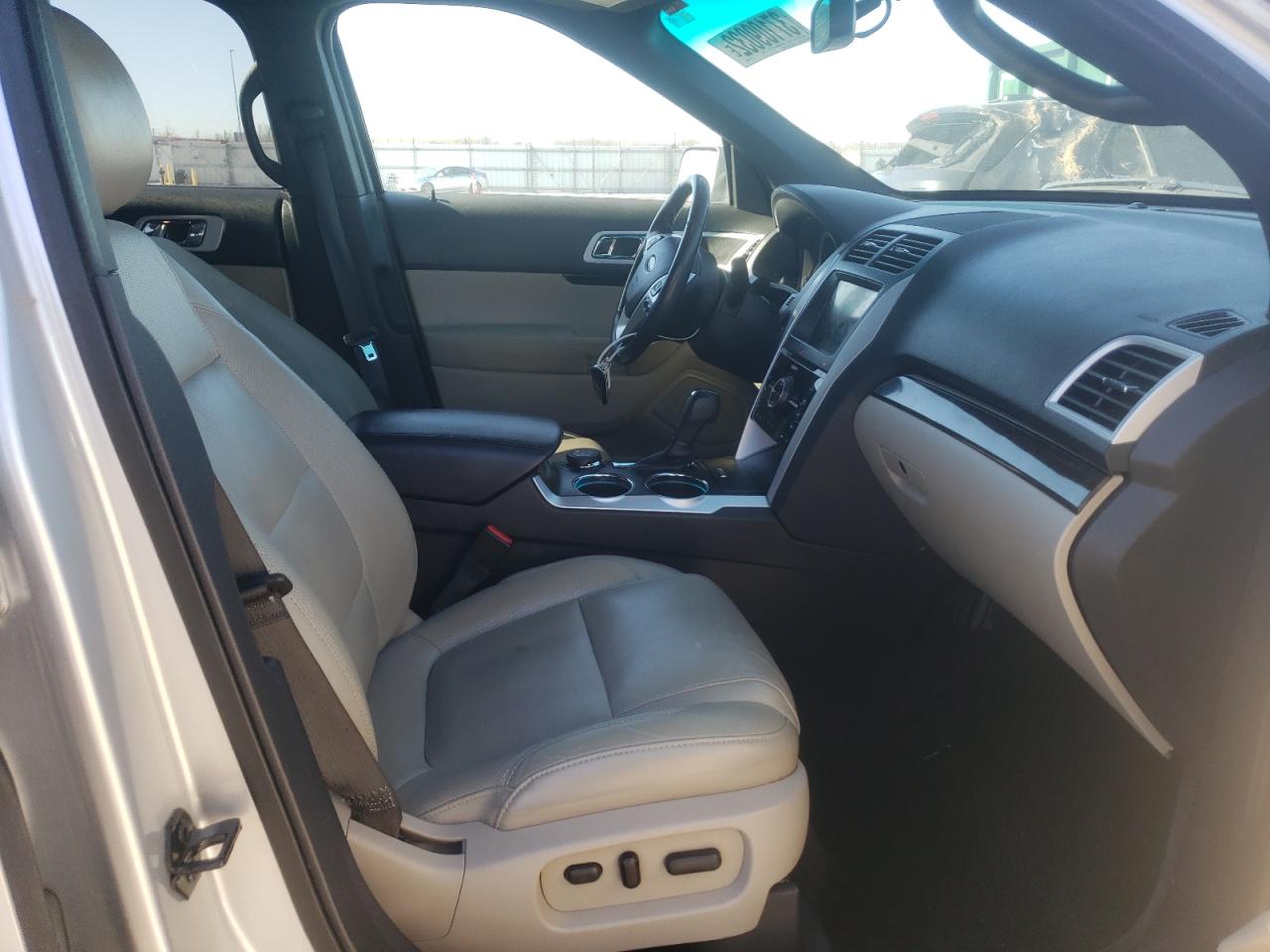 Photo 5 from auction – 2011 FORD EXPLORER L with VIN 1FMHK8F89BGA80025