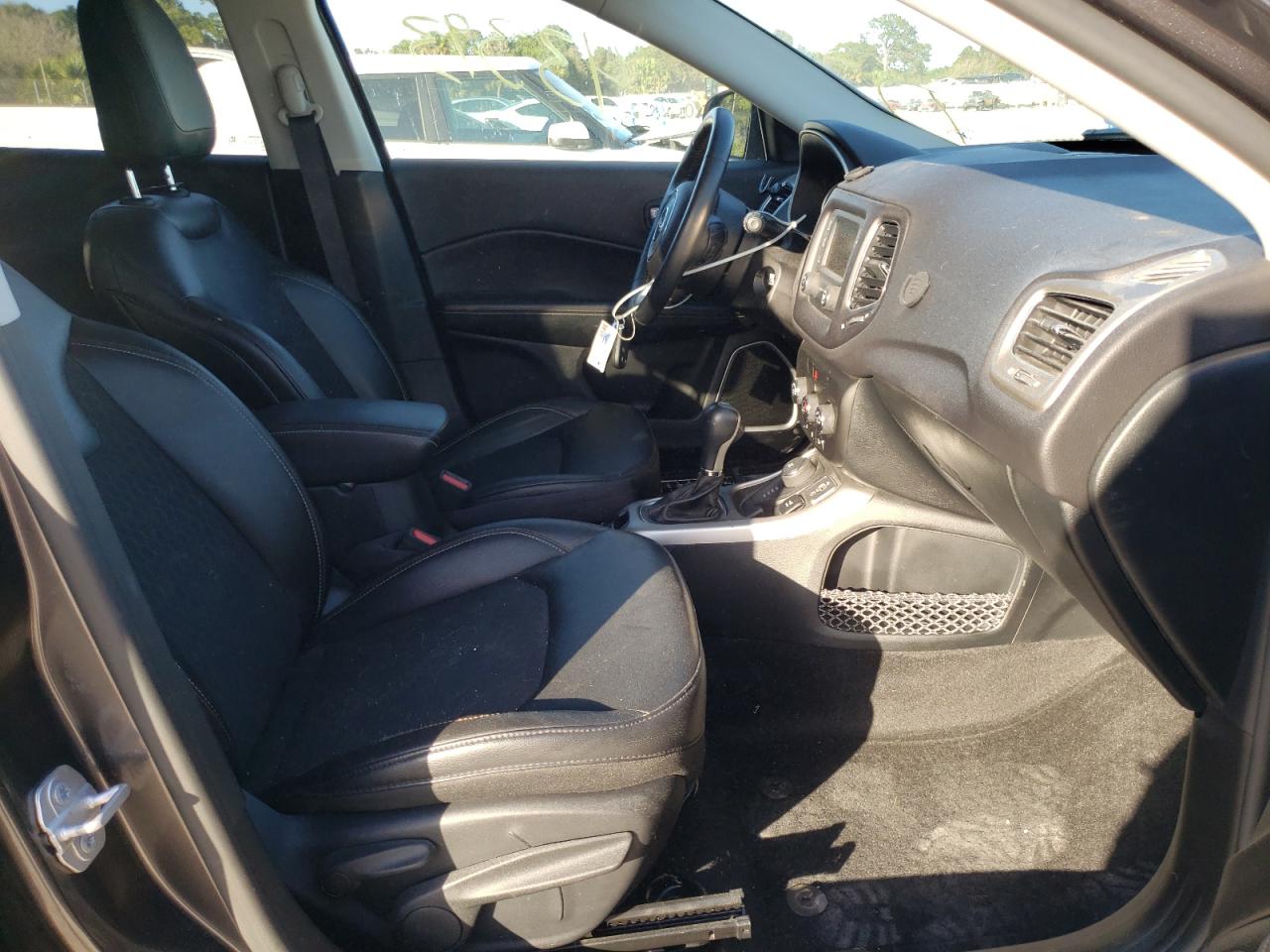 Photo 5 from auction – 2018 JEEP COMPASS LA with VIN 3C4NJDBB8JT176968