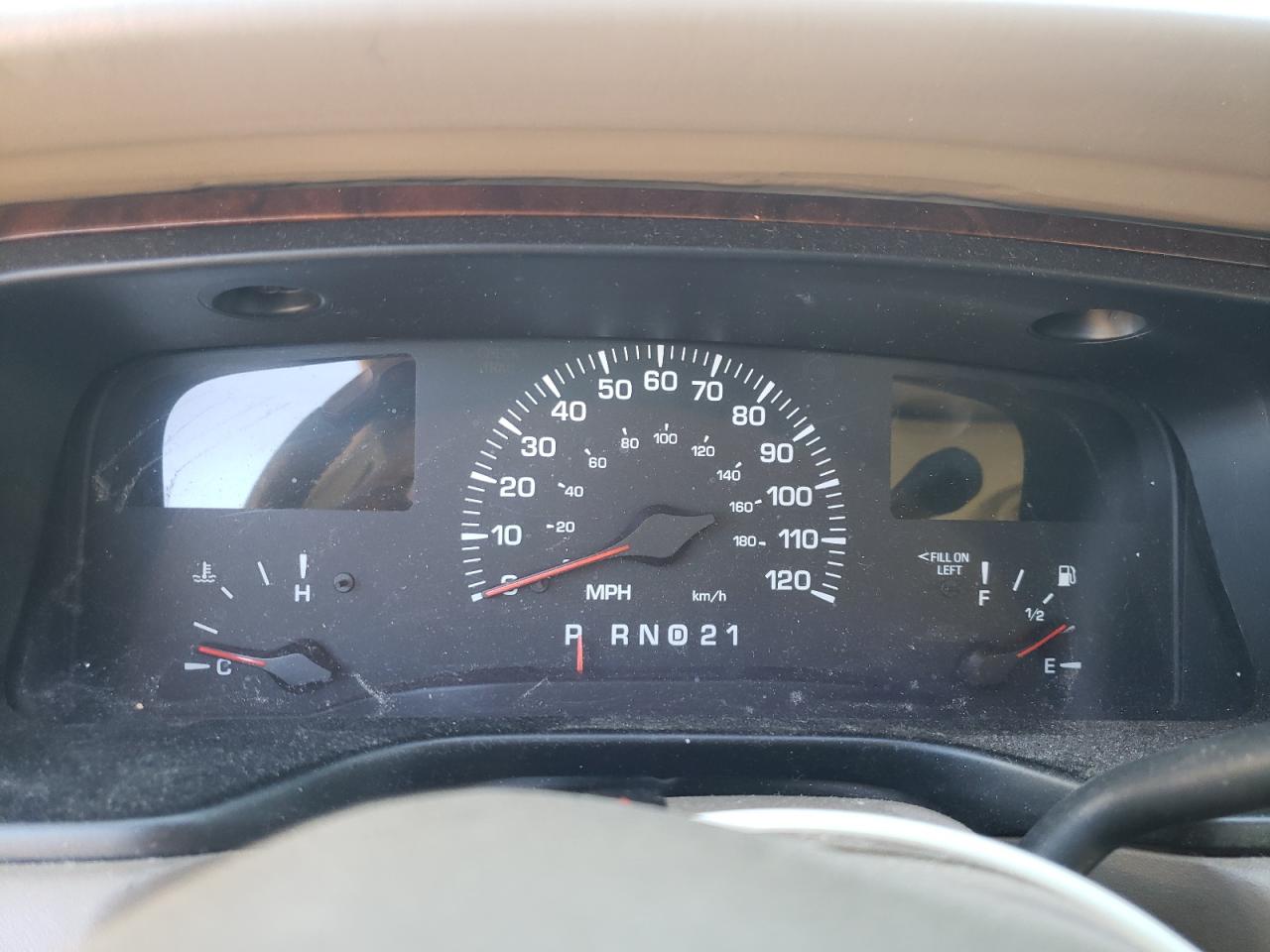 Photo 8 from auction – 2000 LINCOLN TOWN CAR C with VIN 1LNHM83W8YY906847