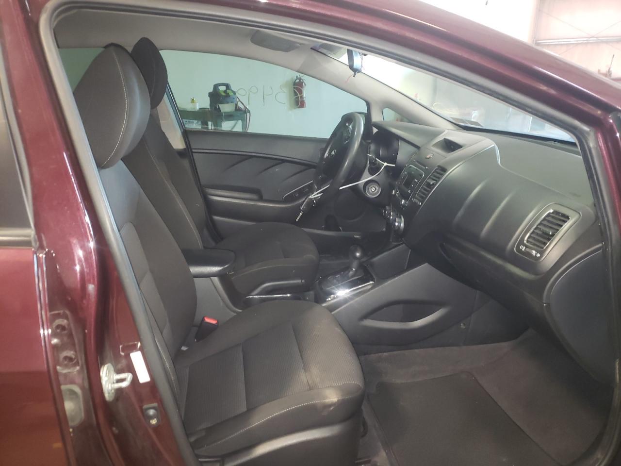 Photo 5 from auction – 2018 KIA FORTE LX with VIN 3KPFK4A72JE201169