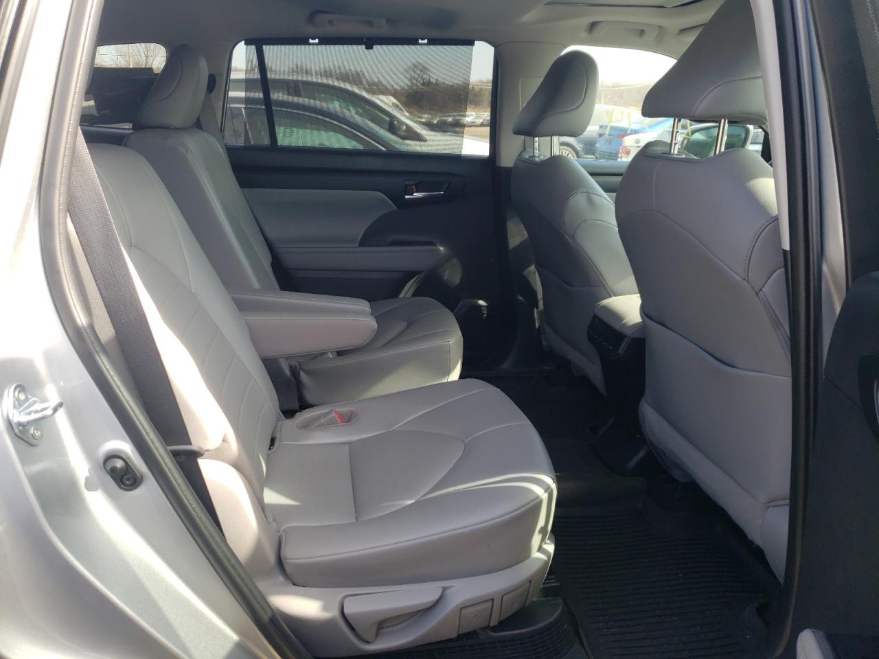 Photo 6 from auction – 2021 TOYOTA HIGHLANDER with VIN 5TDGBRCH5MS518817