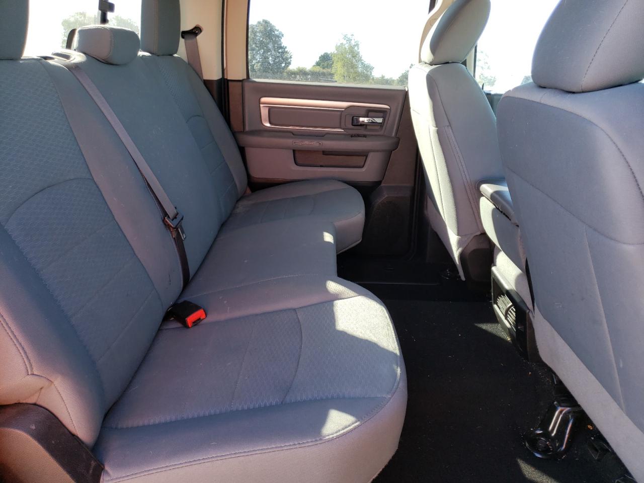 Photo 6 from auction – 2019 RAM 1500 CLASS with VIN 1C6RR6TT1KS608873