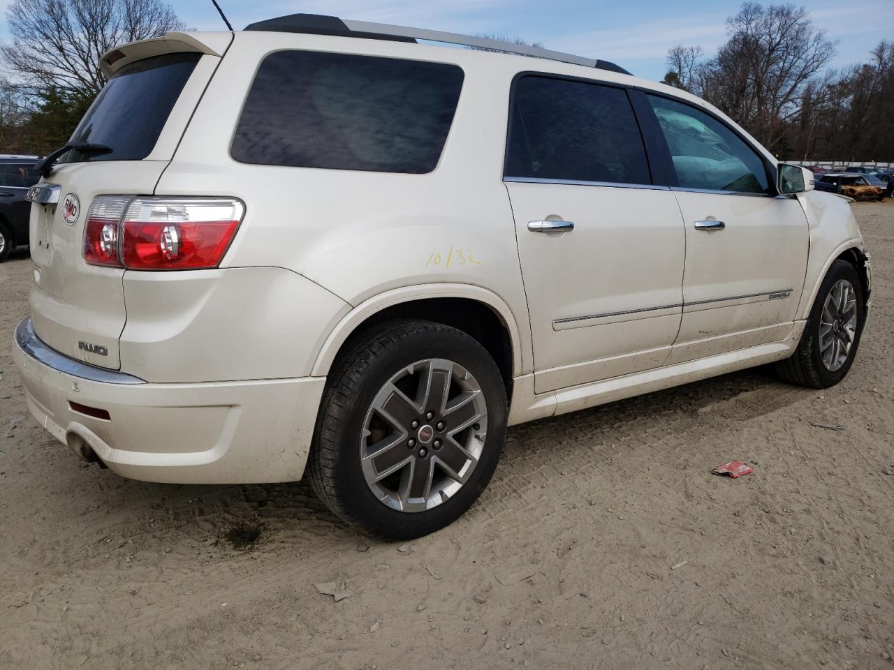 Photo 4 from auction – 2011 GMC ACADIA DEN with VIN 1GKKVTEDXBJ406845
