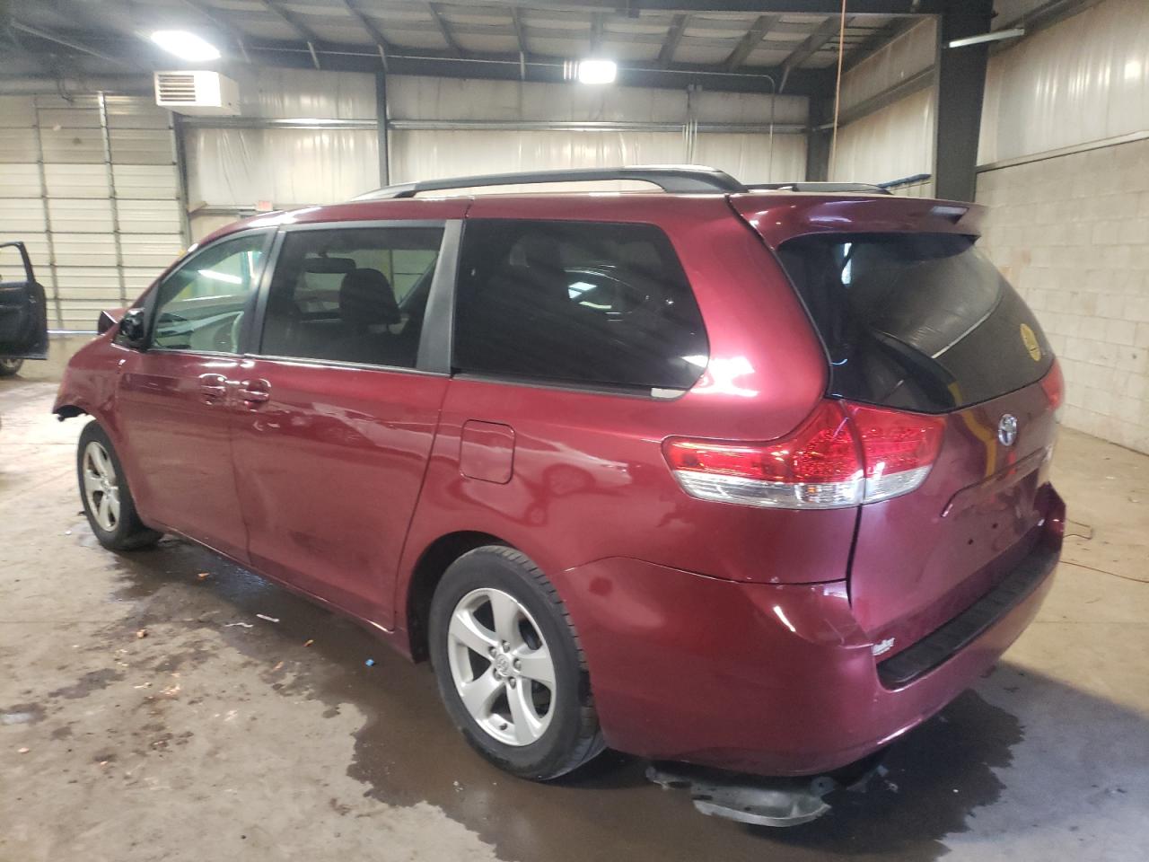 Photo 3 from auction – 2014 TOYOTA SIENNA LE with VIN 5TDKK3DC9ES418649
