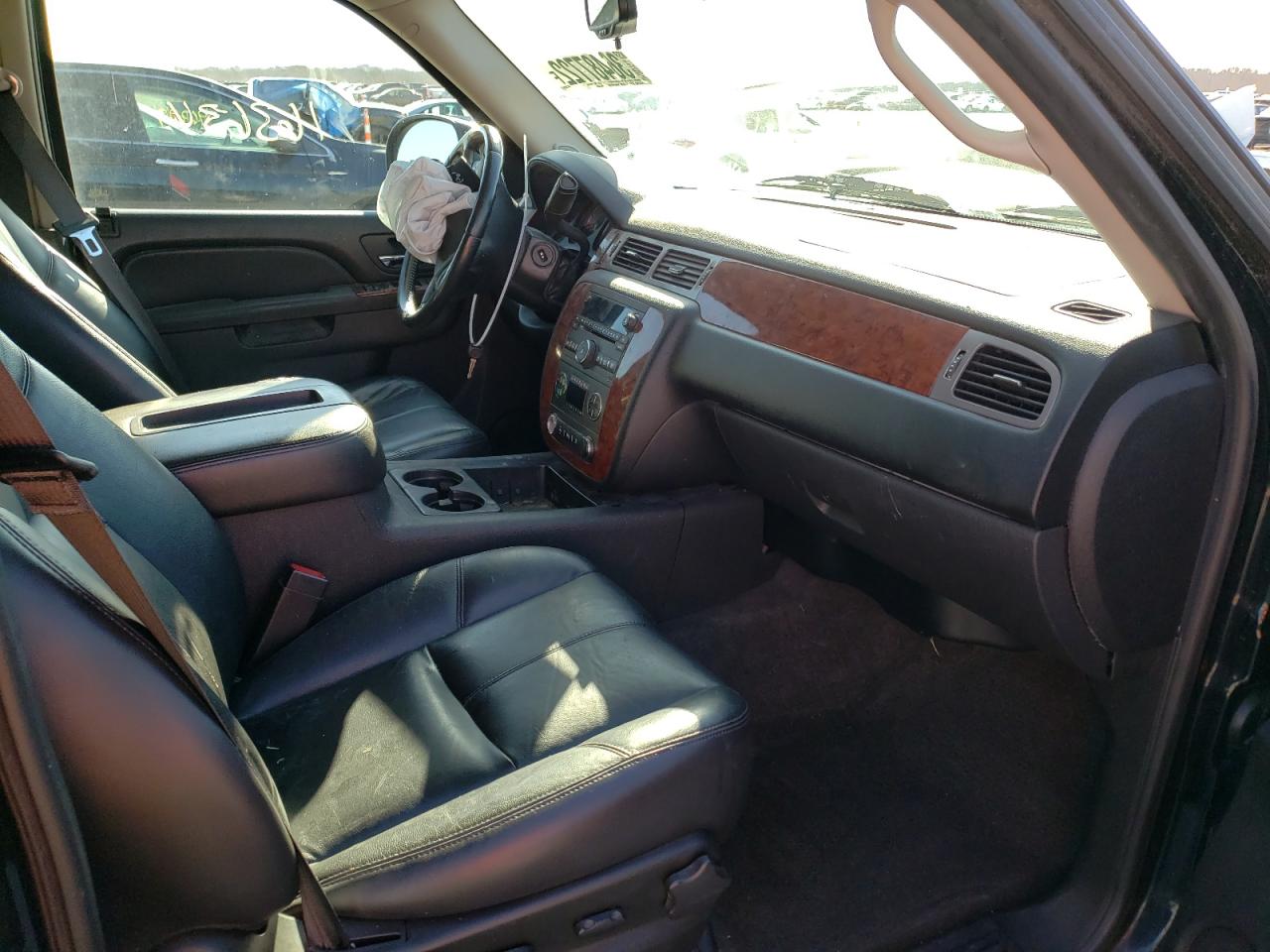 Photo 5 from auction – 2011 CHEVROLET TAHOE C150 with VIN 1GNSCBE01BR161628