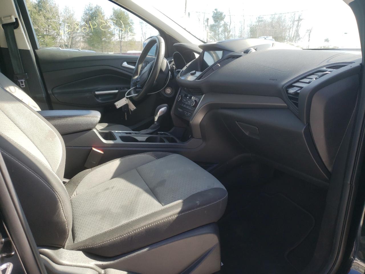 Photo 5 from auction – 2018 FORD ESCAPE SE with VIN 1FMCU9GD7JUB16851