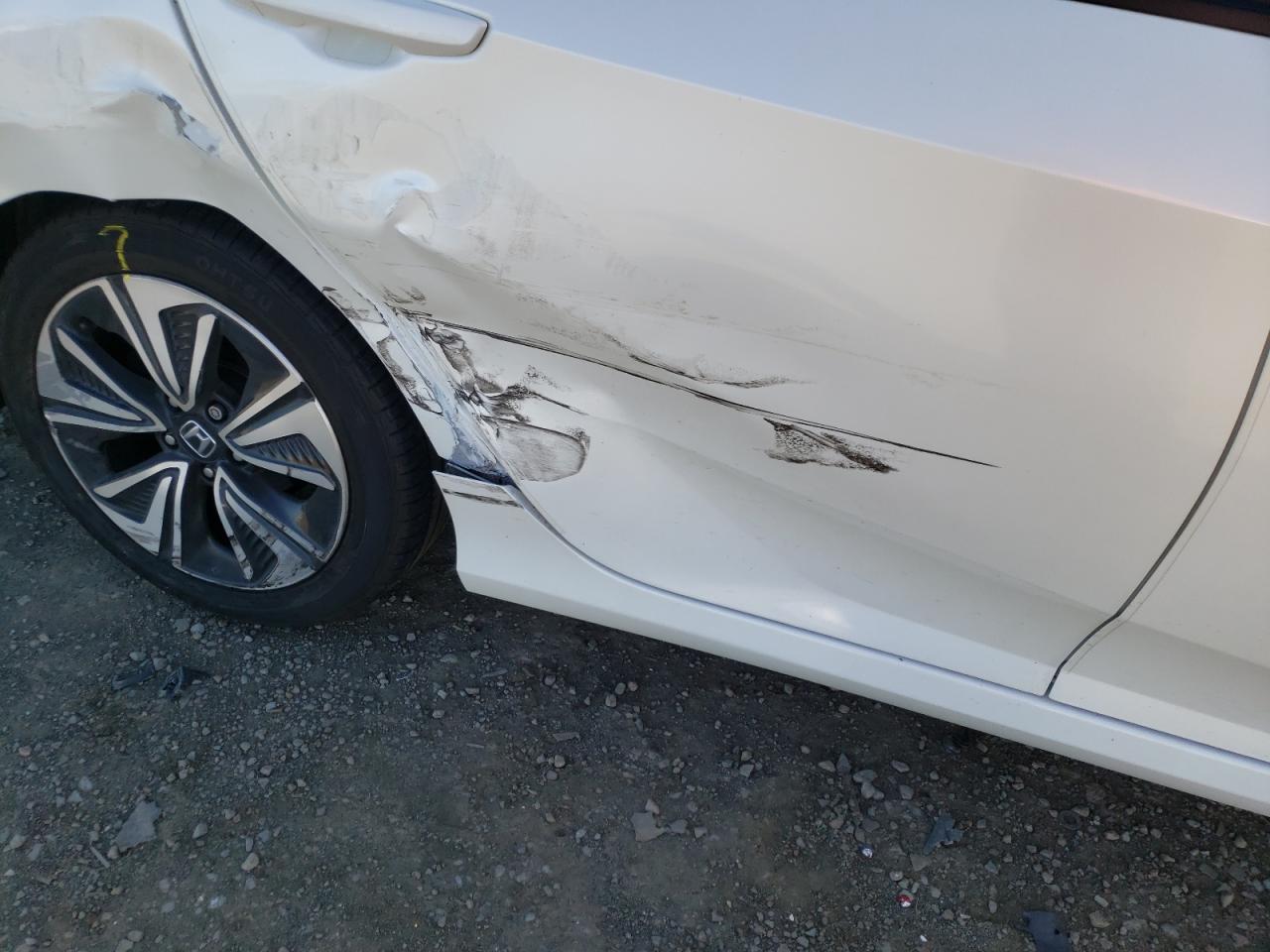 Photo 9 from auction – 2017 HONDA CIVIC EXL with VIN 2HGFC1F77HH643675