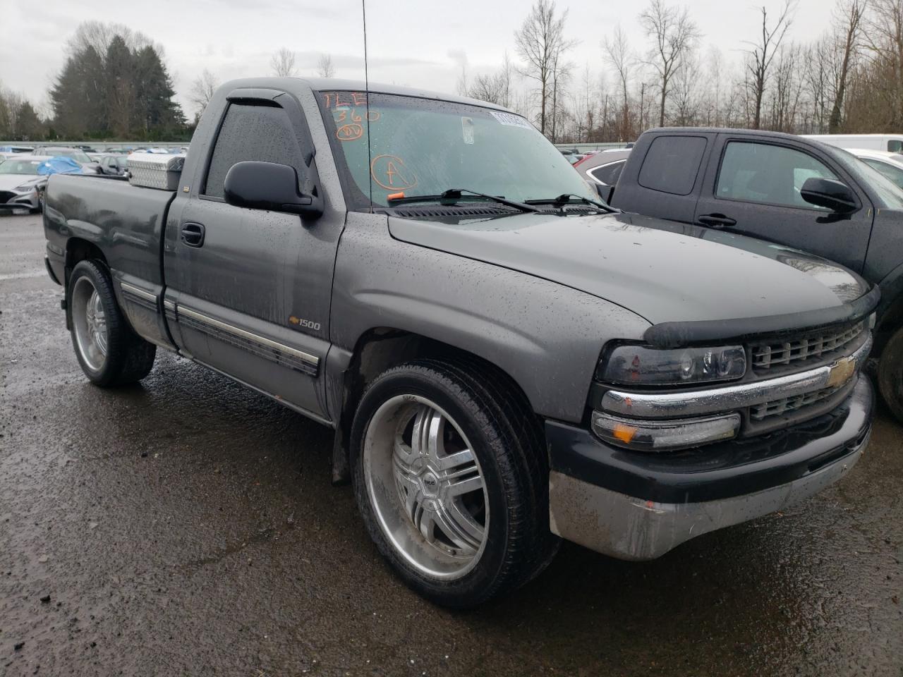 CHEVROLET SILVERADO 2002 with VIN 1GCEC14W32Z151995 - Photo from auction