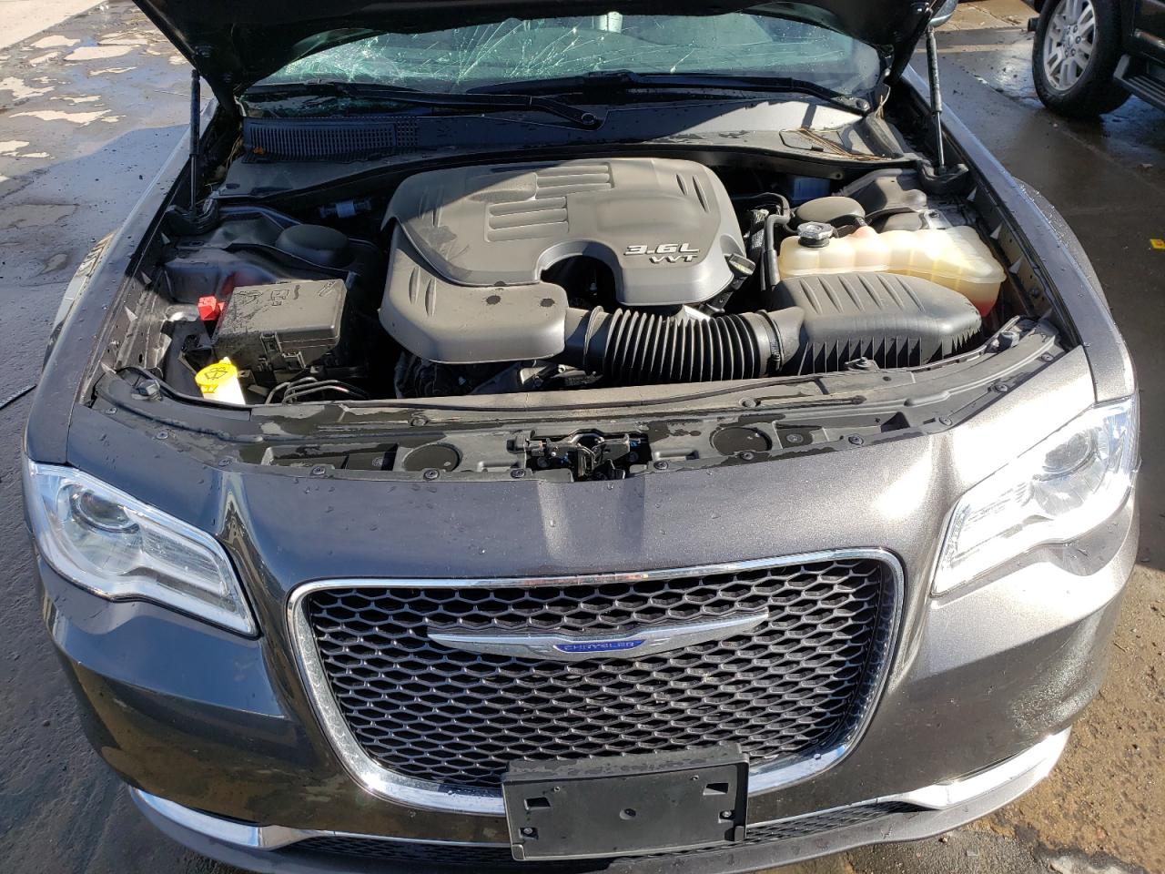 Photo 7 from auction – 2019 CHRYSLER 300 LIMITE with VIN 2C3CCAKG9KH586673