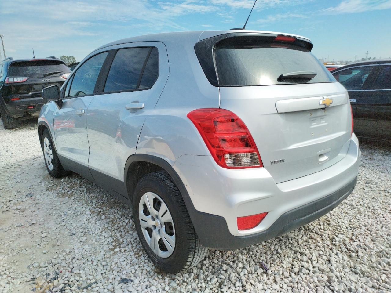 Photo 3 from auction – 2018 CHEVROLET TRAX LS with VIN 3GNCJKSB8JL158182