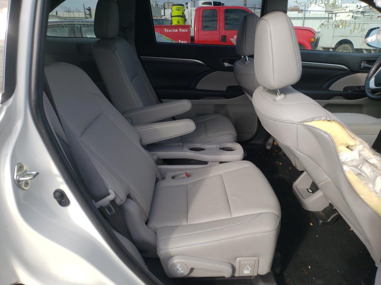 Photo 6 from auction – 2019 TOYOTA HIGHLANDER with VIN 5TDDZRFH1KS939070