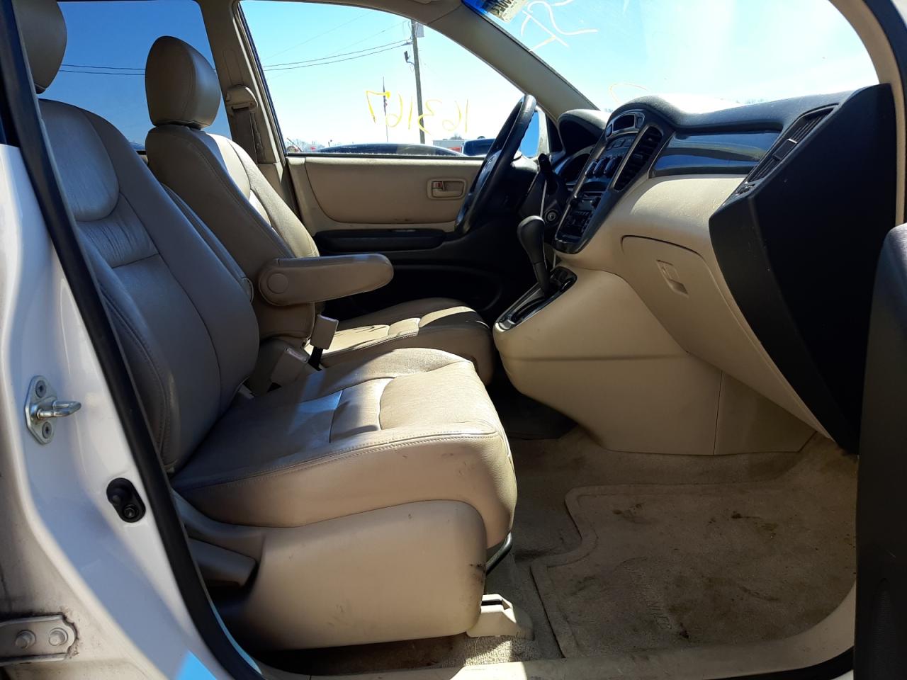 Photo 5 from auction – 2001 TOYOTA HIGHLANDER with VIN JTEGD21AX10005175