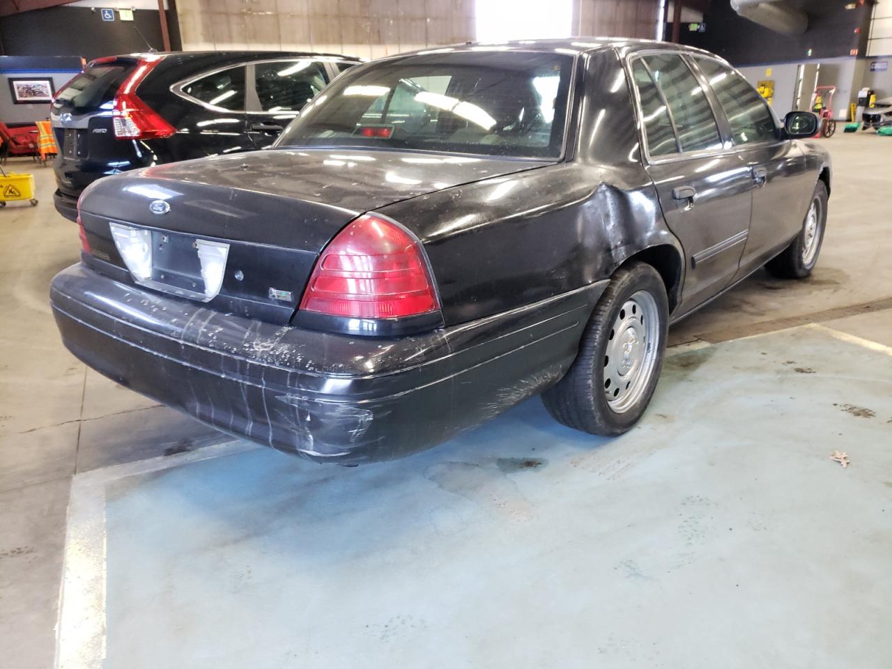 Photo 4 from auction – 2011 FORD CROWN VICT with VIN 2FABP7BV4BX133537