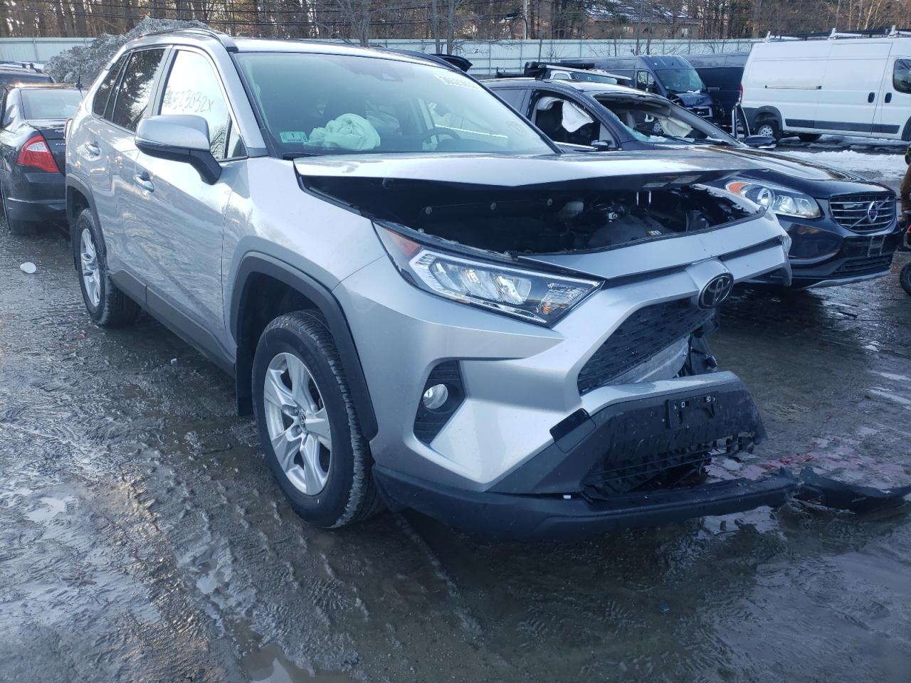 TOYOTA RAV4 XLE 2020 with VIN JTMP1RFV8LJ027867 - Photo from auction