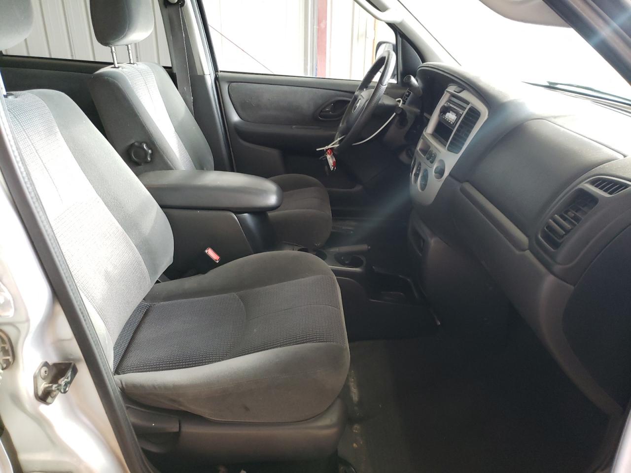 Photo 5 from auction – 2003 MAZDA TRIBUTE LX with VIN 4F2YZ94133KM21204
