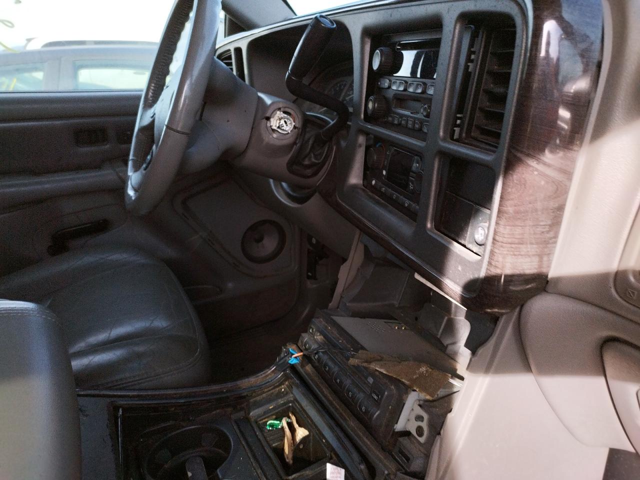 Photo 9 from auction – 2004 GMC YUKON DENA with VIN 1GKEK63U64J230499