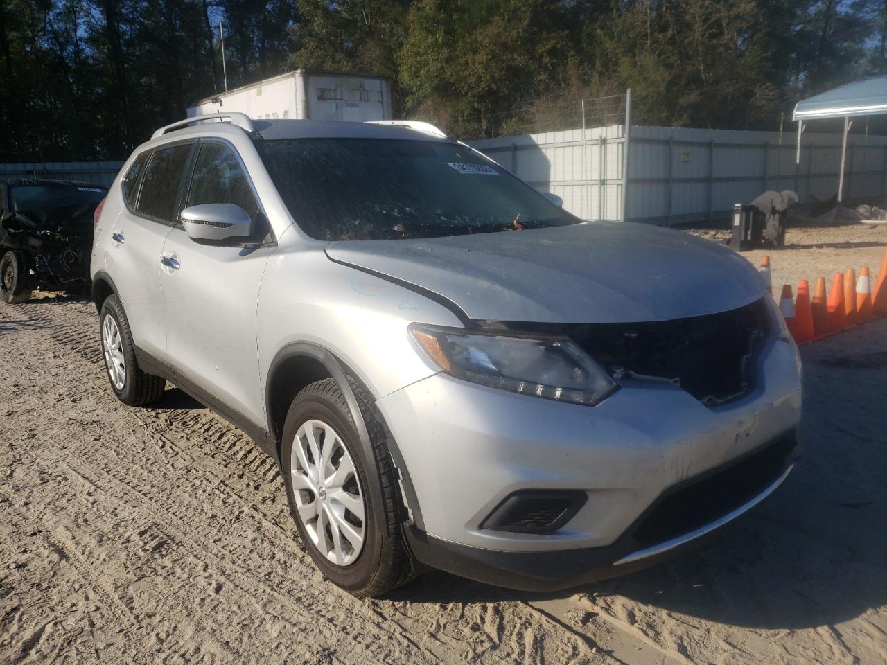 NISSAN ROGUE S 2016 with VIN JN8AT2MT8GW014042 - Photo from auction