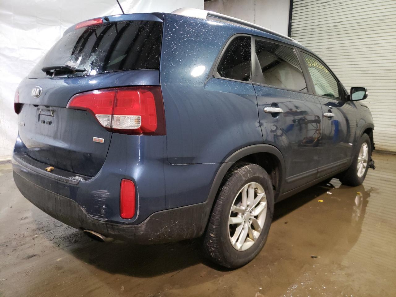 Photo 4 from auction – 2015 KIA SORENTO LX with VIN 5XYKT3A65FG601508