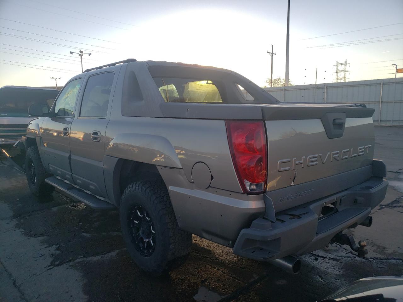 Photo 3 from auction – 2002 CHEVROLET AVALANCHE with VIN 3GNGK23G32G148372