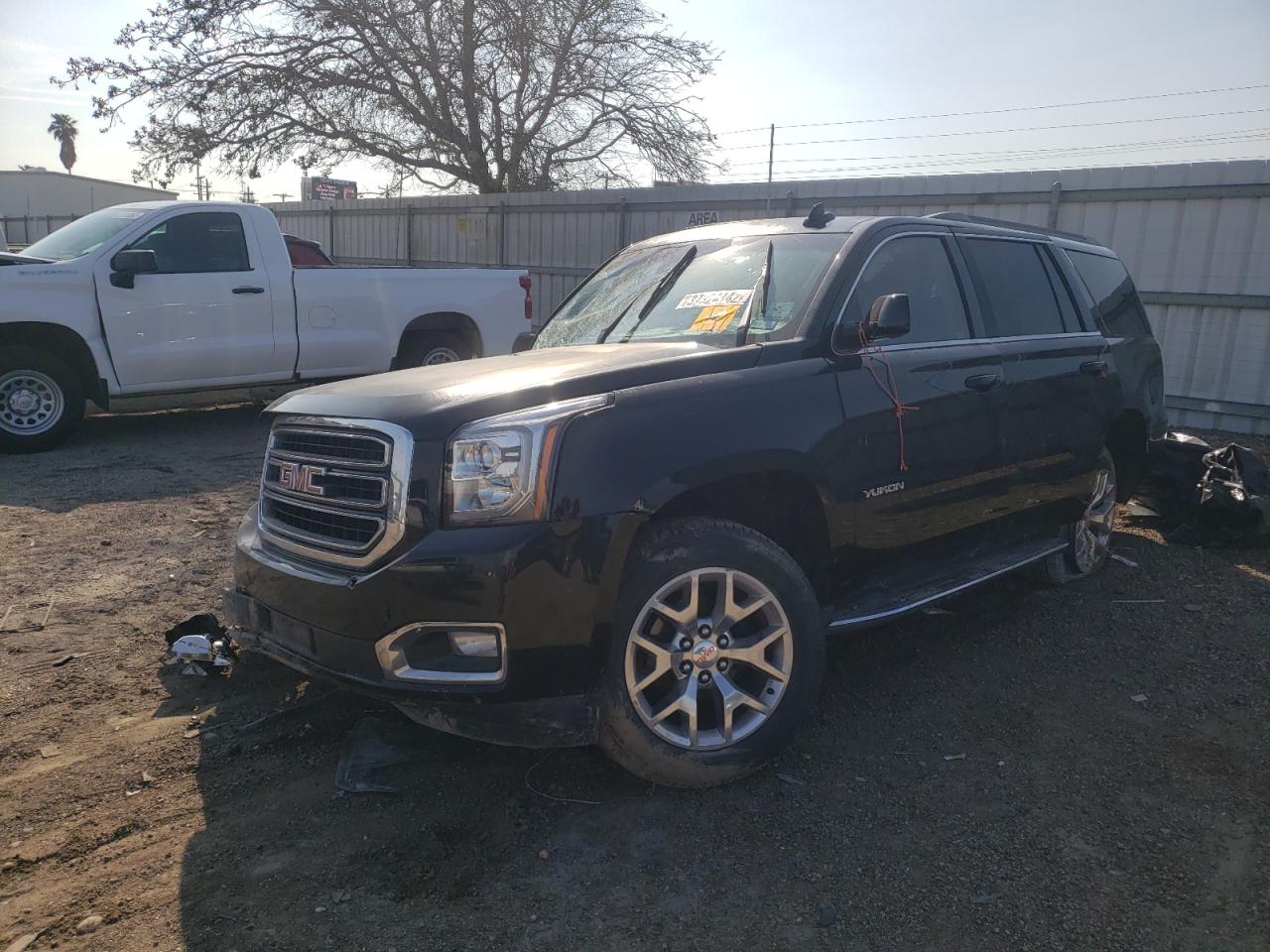 Photo 2 from auction – 2015 GMC YUKON SLT with VIN 1GKS1BKC5FR563921