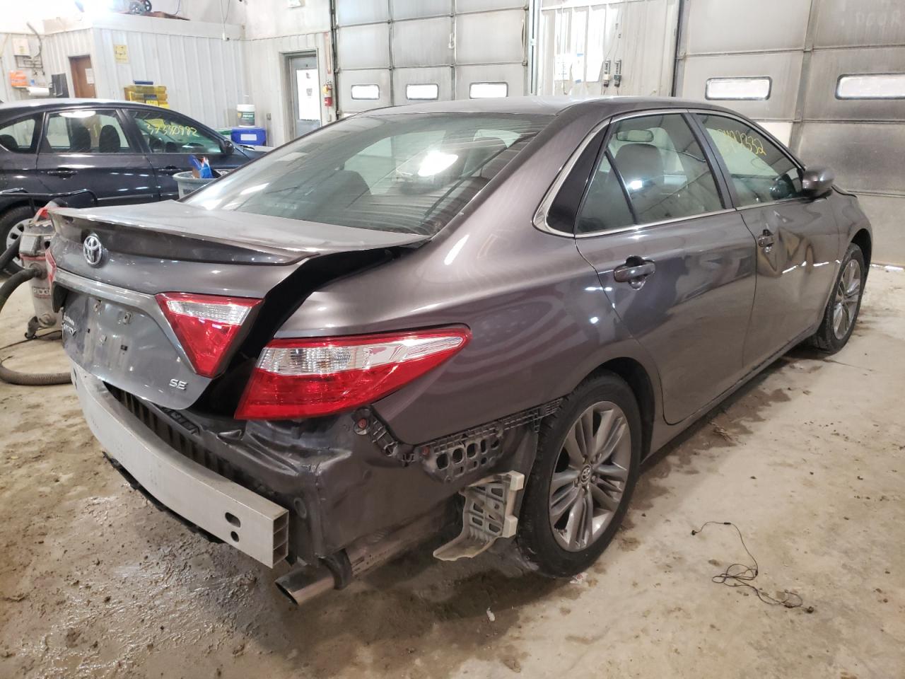 Photo 4 from auction – 2016 TOYOTA CAMRY LE with VIN 4T1BF1FK7GU174068