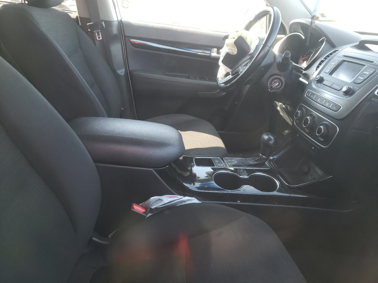 Photo 5 from auction – 2014 KIA SORENTO LX with VIN 5XYKTCA64EG496894