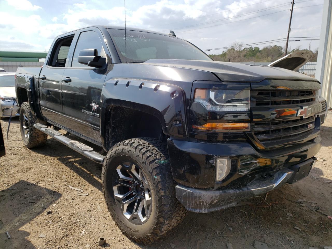 CHEVROLET SILVERADO 2018 with VIN 3GCUKREC3JG100965 - Photo from auction