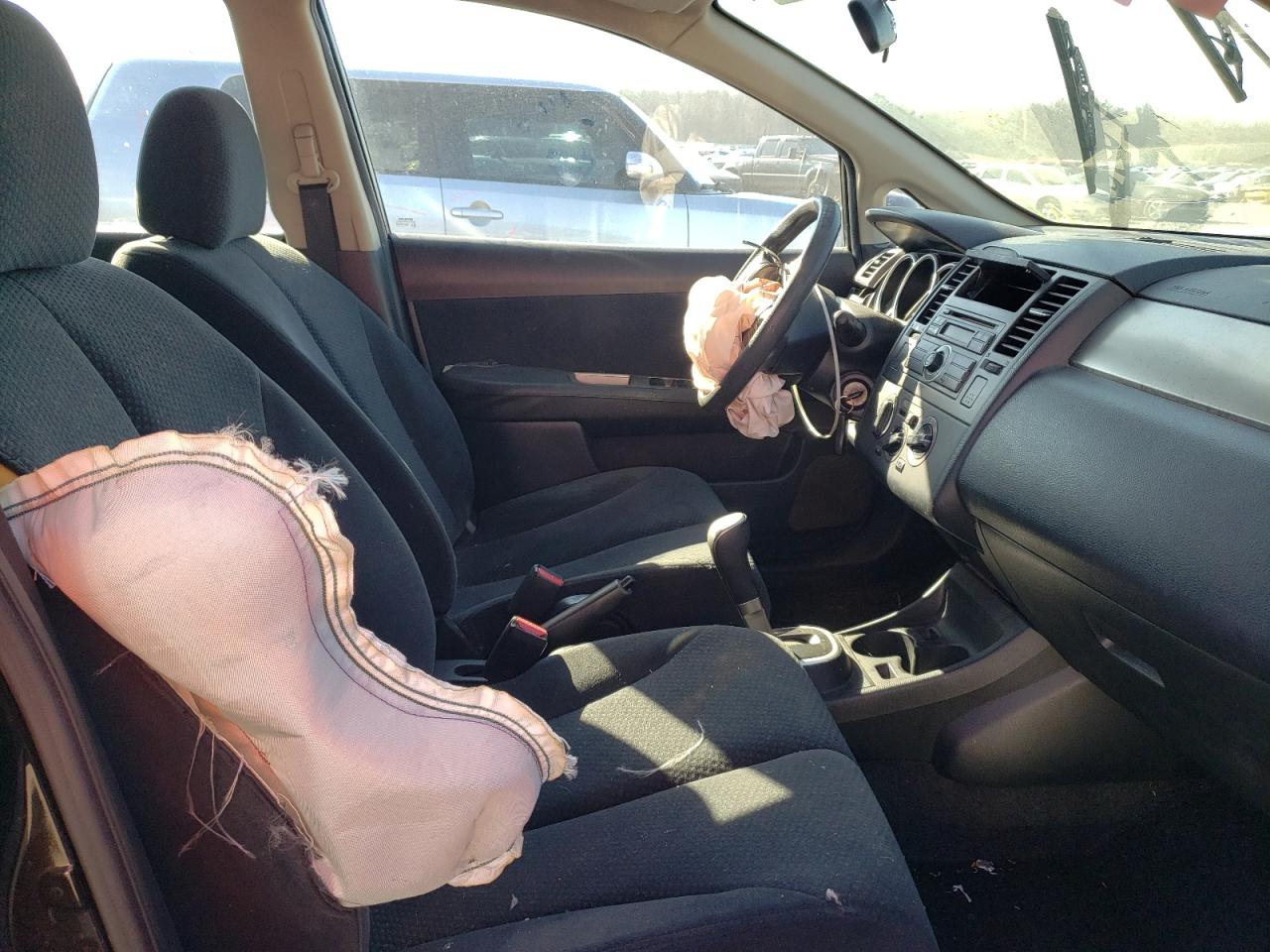 Zdjęcie 5 z aukcji – 2011 NISSAN VERSA S z VIN 3N1BC1CPXBL386515