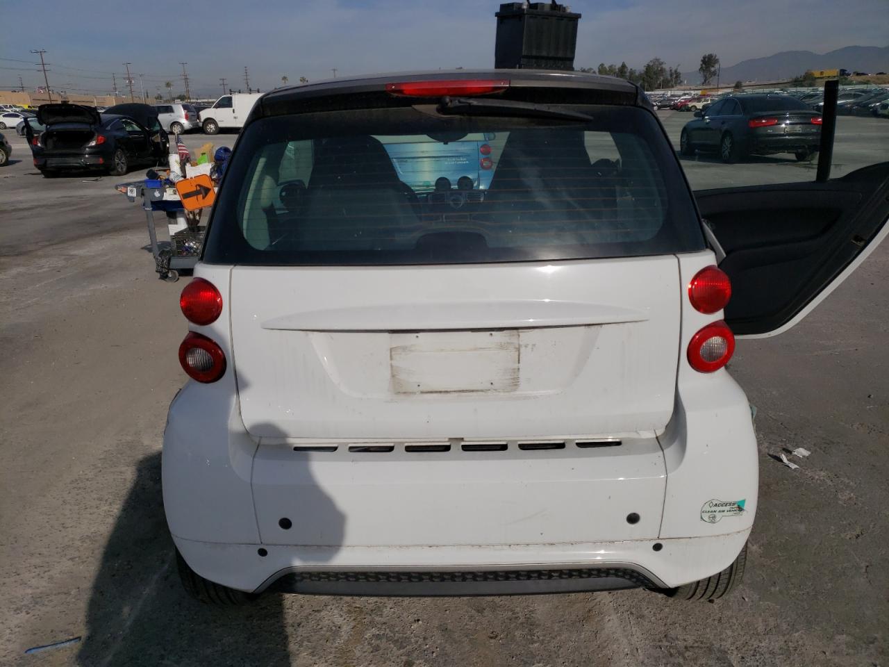 Photo 6 from auction – 2014 SMART FORTWO with VIN WMEEJ9AA9EK736706