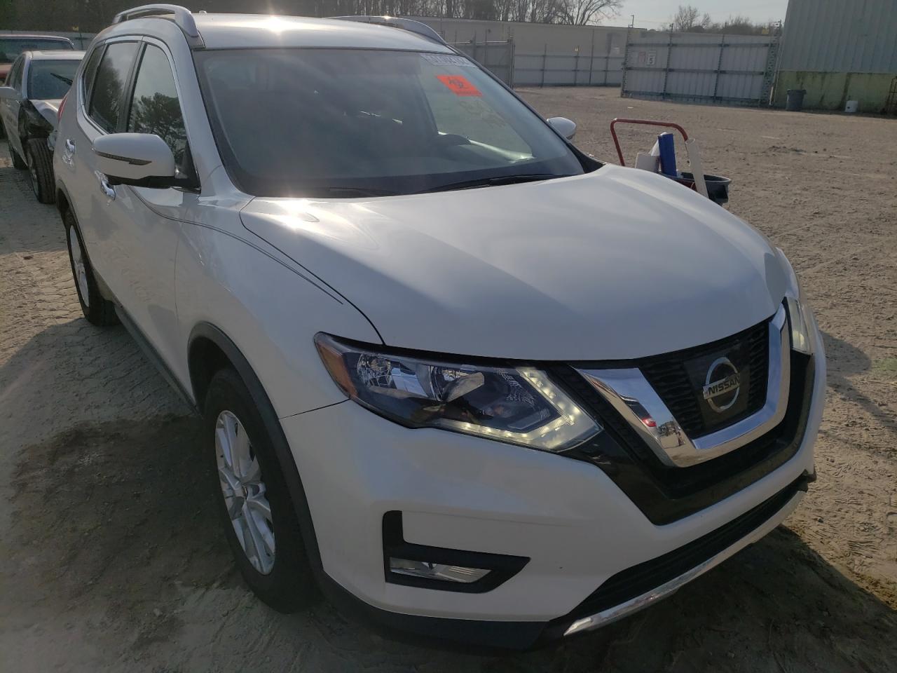 NISSAN ROGUE S 2017 with VIN JN8AT2MT2HW401140 - Photo from auction