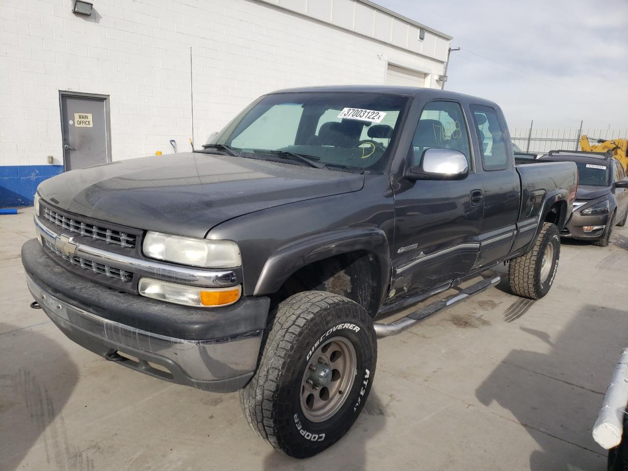 Photo 2 from auction – 2002 CHEVROLET SILVERADO with VIN 2GCEK19T021108760
