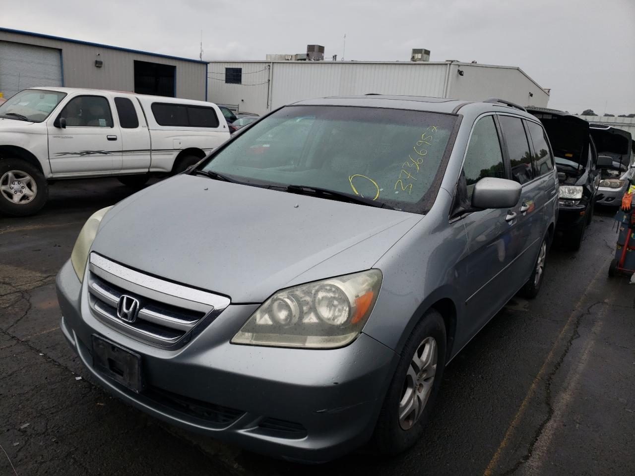 Photo 2 from auction – 2006 HONDA ODYSSEY EX with VIN 5FNRL38766B018692