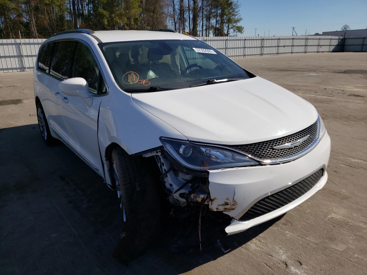 CHRYSLER PACIFICA T 2017 with VIN 2C4RC1EG2HR536895 - Photo from auction