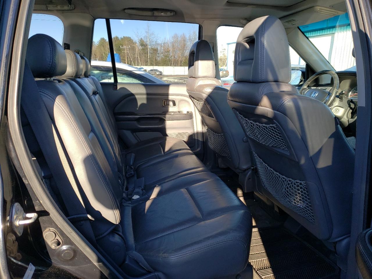Photo 6 from auction – 2005 HONDA PILOT EXL with VIN 2HKYF186X5H565964