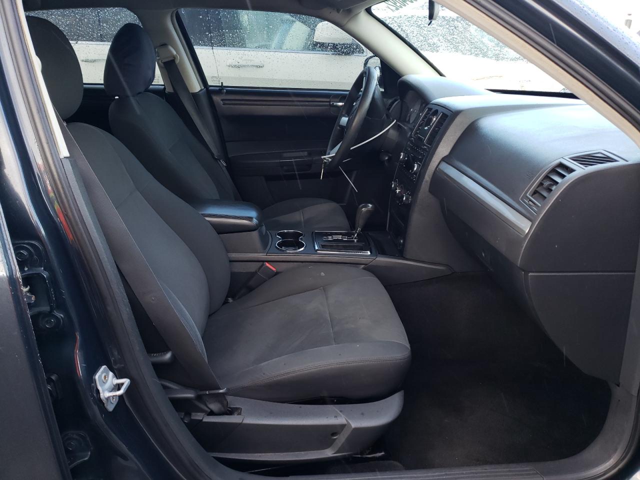 Photo 5 from auction – 2008 CHRYSLER 300 LX with VIN 2C3KA43R98H164723