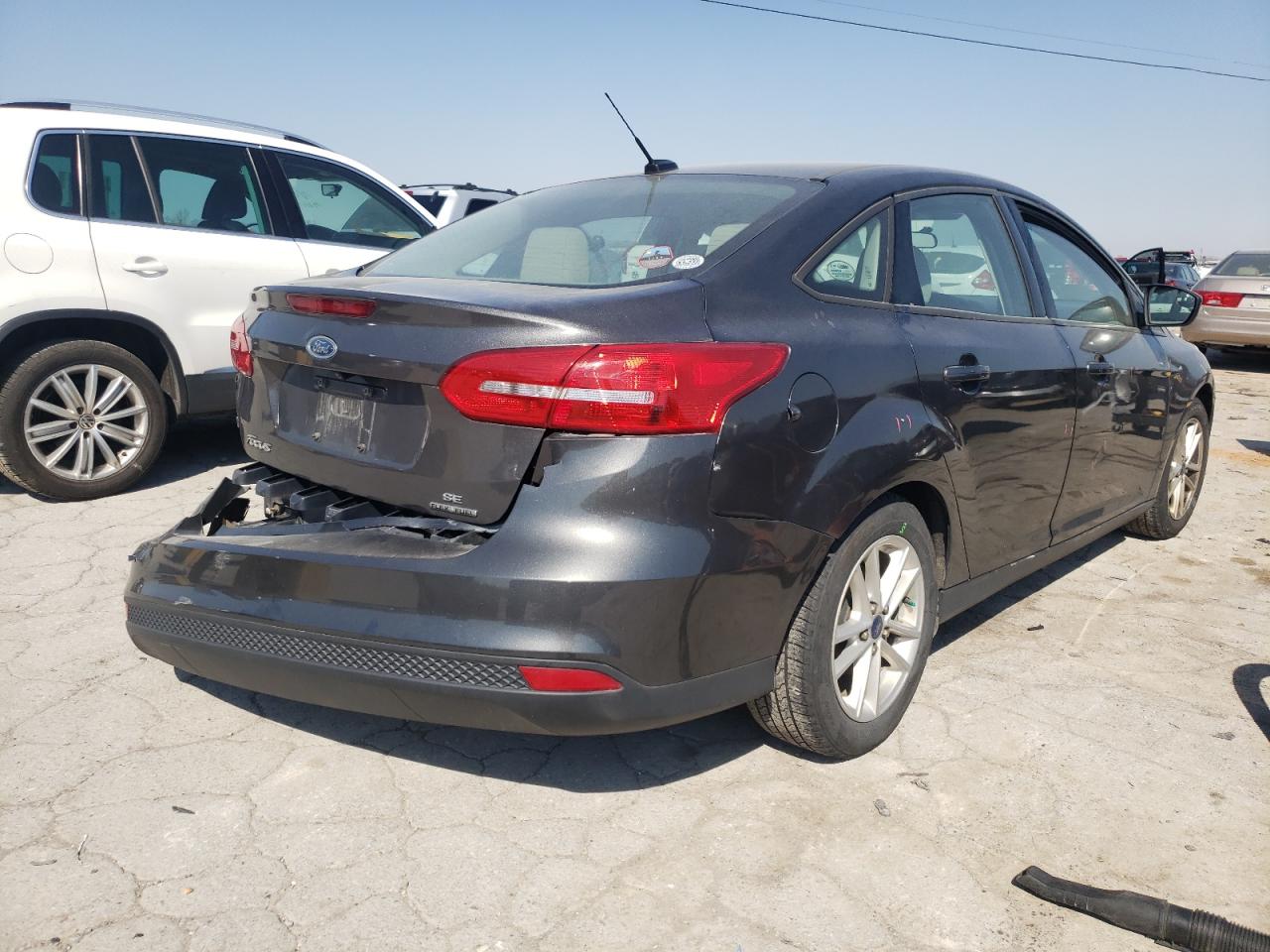 Photo 4 from auction – 2015 FORD FOCUS SE with VIN 1FADP3F23FL304413