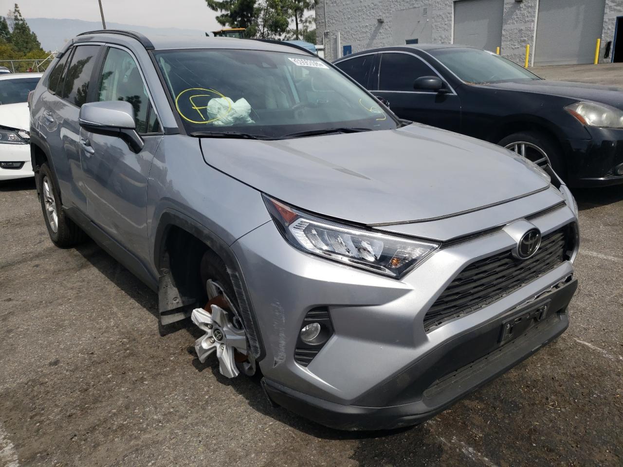 TOYOTA RAV4 XLE 2021 with VIN 2T3W1RFV0MC109852 - Photo from auction