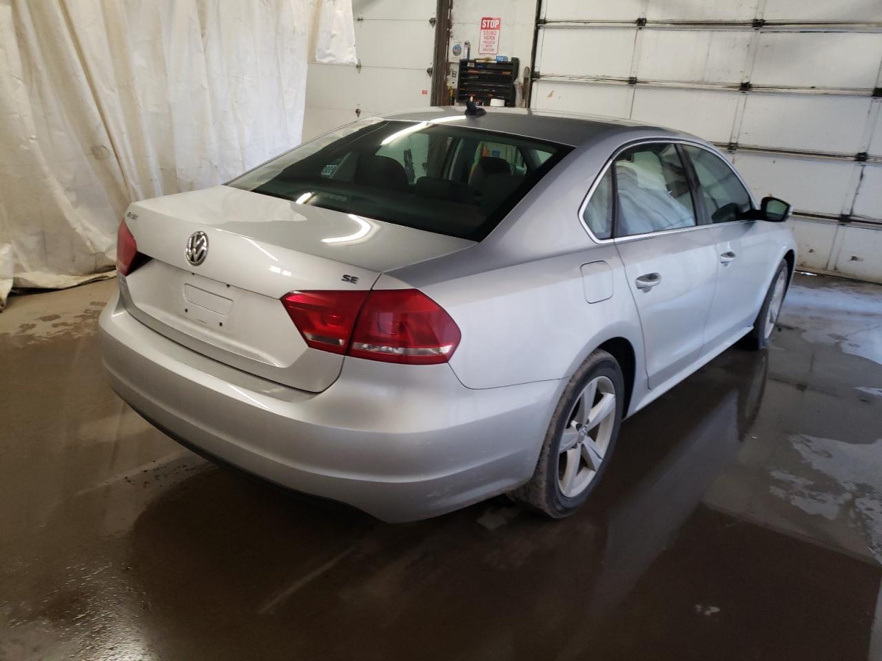 Photo 4 from auction – 2013 VOLKSWAGEN PASSAT SE with VIN 1VWBP7A33DC095970