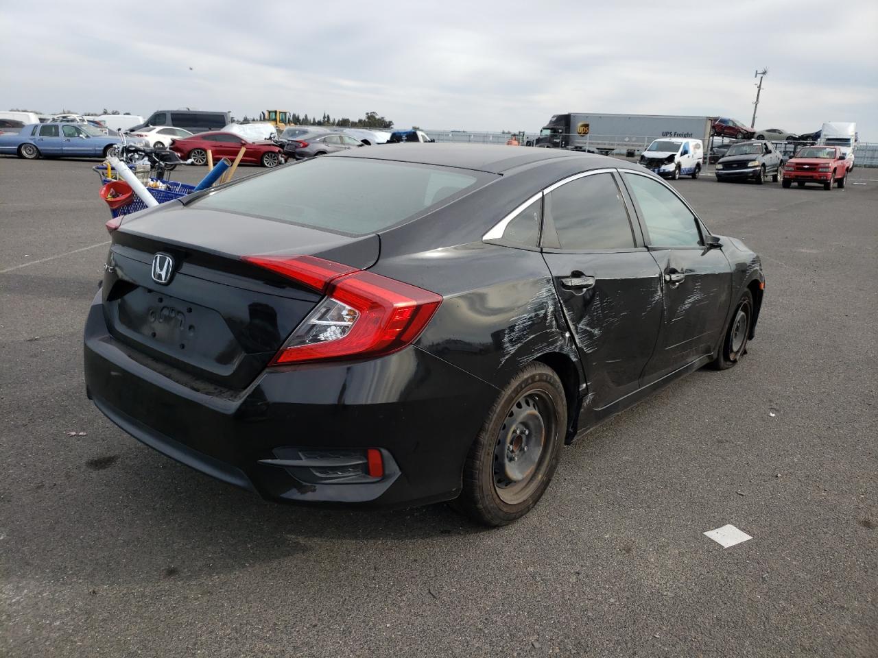 Photo 4 from auction – 2016 HONDA CIVIC LX with VIN 2HGFC2F56GH568972