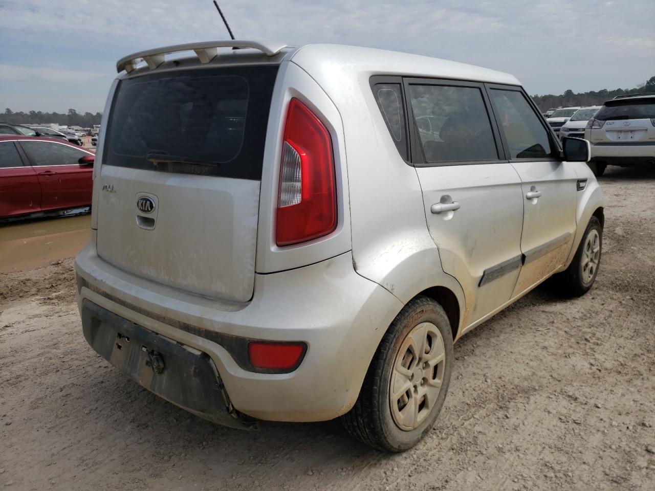 Photo 4 from auction – 2013 KIA SOUL with VIN KNDJT2A58D7568401