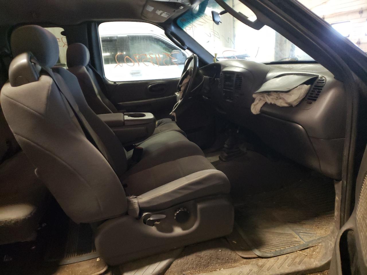 Photo 5 from auction – 2003 FORD F150 with VIN 1FTRX18WX3NA20393