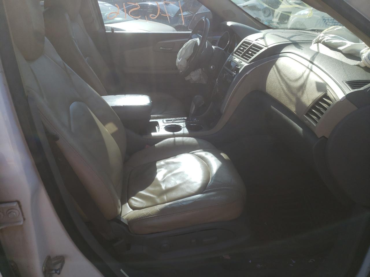 Photo 5 from auction – 2009 CHEVROLET TRAVERSE L with VIN 1GNER23D19S149113