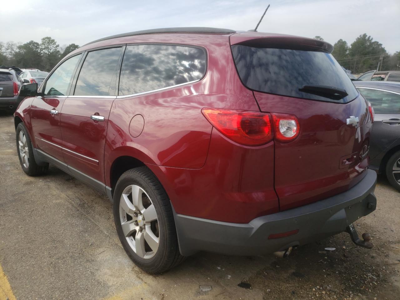 Photo 3 from auction – 2010 CHEVROLET TRAVERSE L with VIN 1GNLRHED9AS135732
