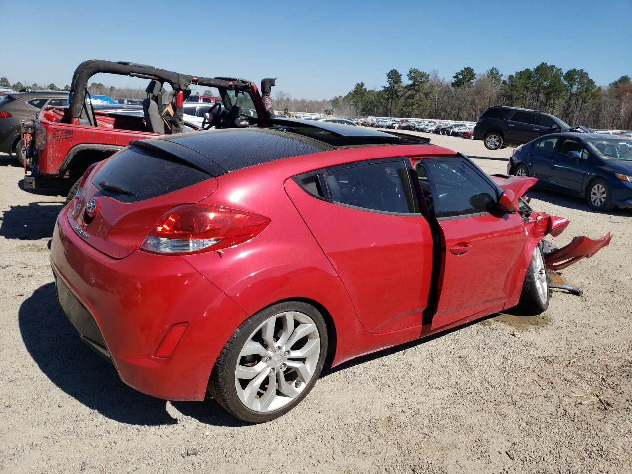 Photo 4 from auction – 2015 HYUNDAI VELOSTER with VIN KMHTC6AD6FU240529