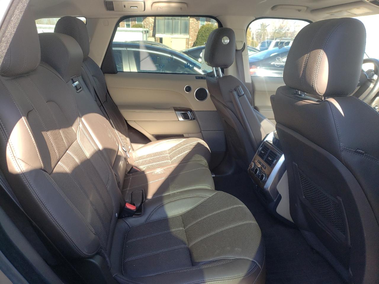 Photo 6 from auction – 2016 LAND ROVER RANGE ROVE with VIN SALWR2KF3GA560637