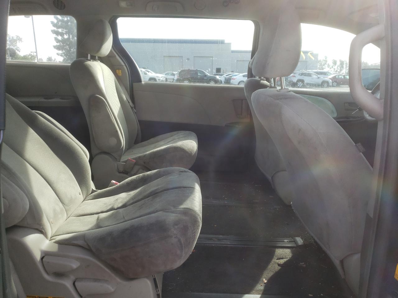 Photo 6 from auction – 2011 TOYOTA SIENNA BAS with VIN 5TDKA3DCXBS001068