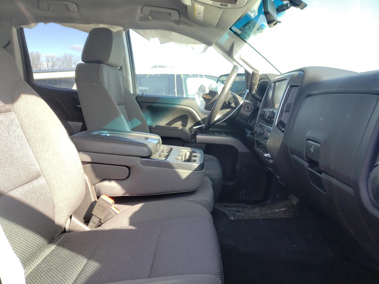Photo 5 from auction – 2017 CHEVROLET SILVERADO with VIN 1GCVKREC2HZ128187