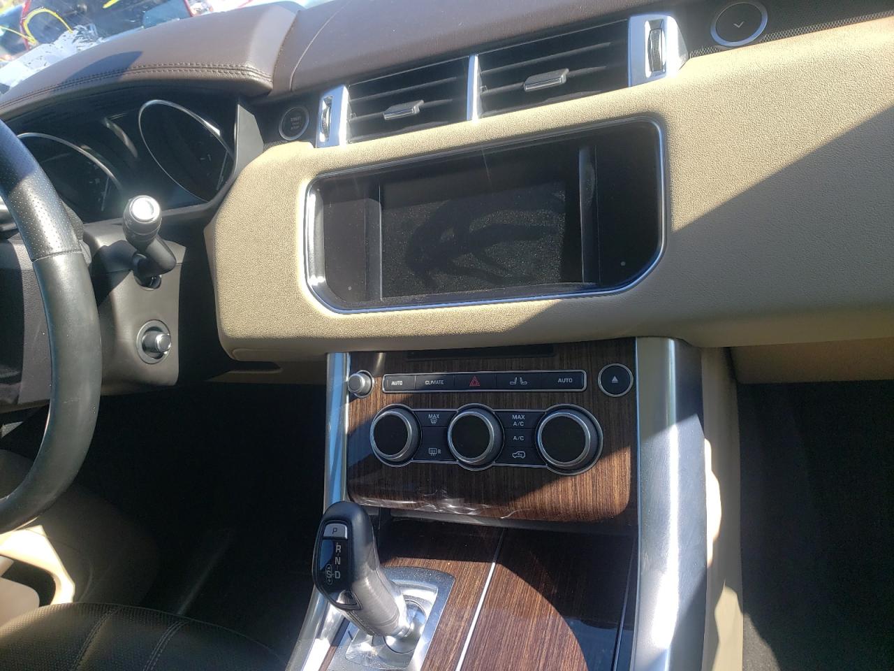 Photo 9 from auction – 2016 LAND ROVER RANGE ROVE with VIN SALWR2KF3GA560637