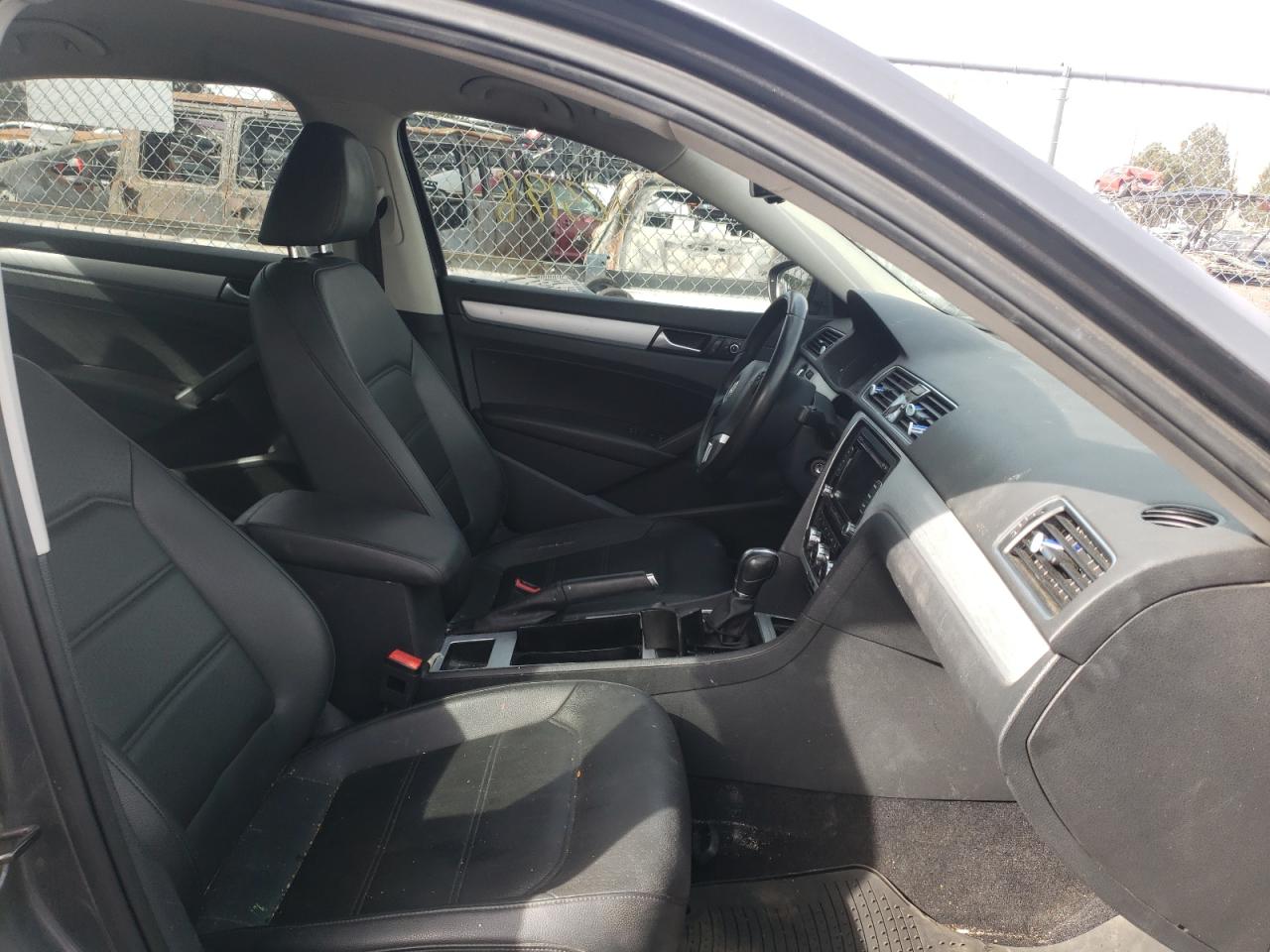 Photo 5 from auction – 2012 VOLKSWAGEN PASSAT SE with VIN 1VWBH7A32CC055665