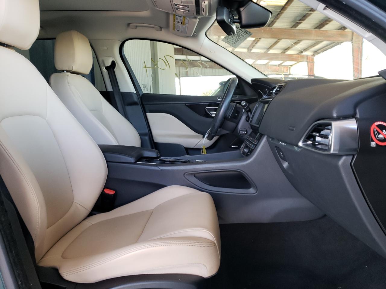 Photo 5 from auction – 2017 JAGUAR F-PACE PRE with VIN SADCJ2BV6HA092210